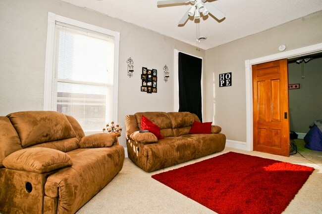 Building Photo - 704 N 3rd St Unit 1