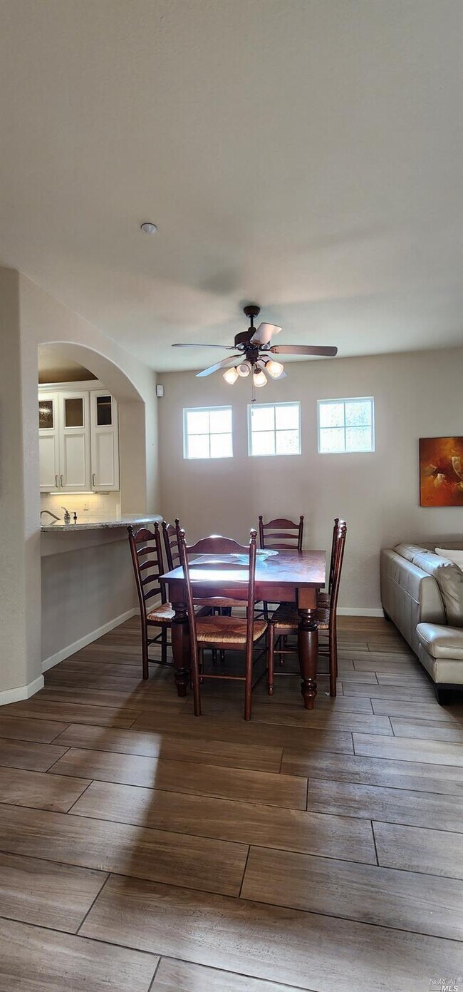 Photo - 406 Endberg Ct