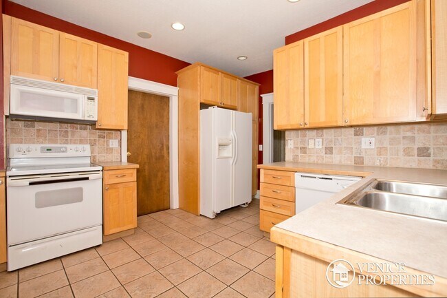 Photo - 66 E Northwood Ave