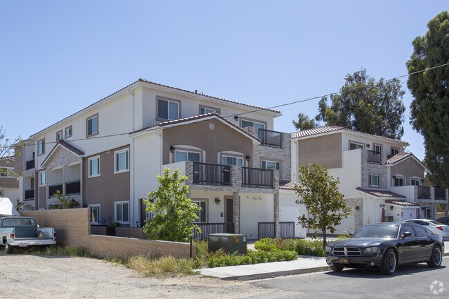 Apricot Townhomes - Apricot Townhomes