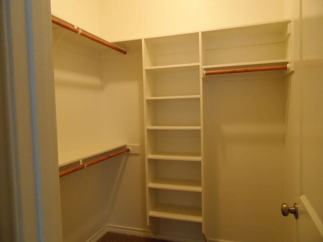 Building Photo - 1208 Country Club Rd Unit G