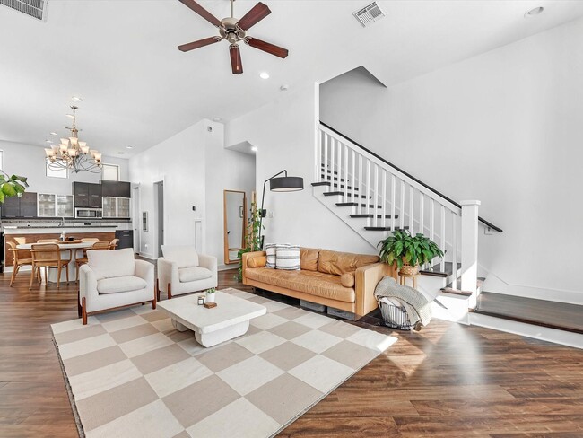 Photo - 3421 Gillespie St