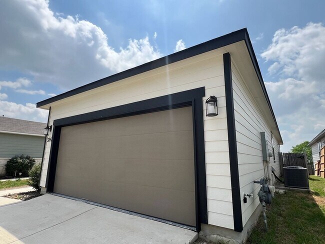 Photo - BEAUTIFUL HOME IN SAINT HEDWING. MOVE IN READY!.