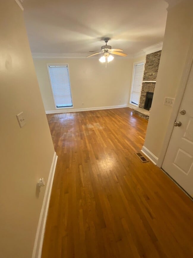 Photo - 1112 Boone Ln