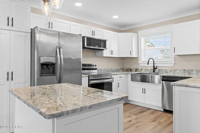 Photo - 1335 Capri Dr