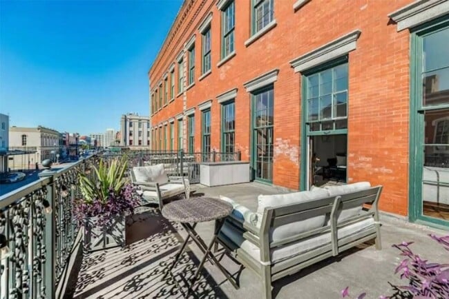 Photo - 2010 The Strand Unit 201