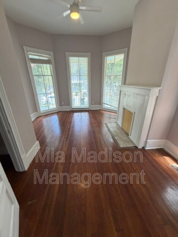 Photo - 305 W 39th St