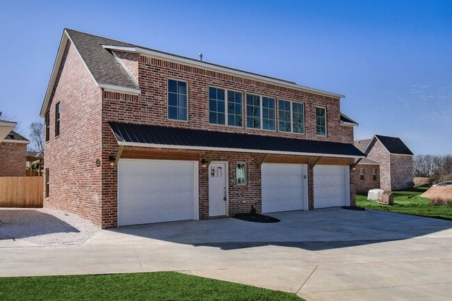 Building Photo - BLSIV29 Unit Main Hosue