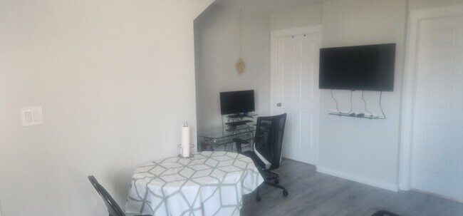 Photo - 125 Essa Rd Unit 1