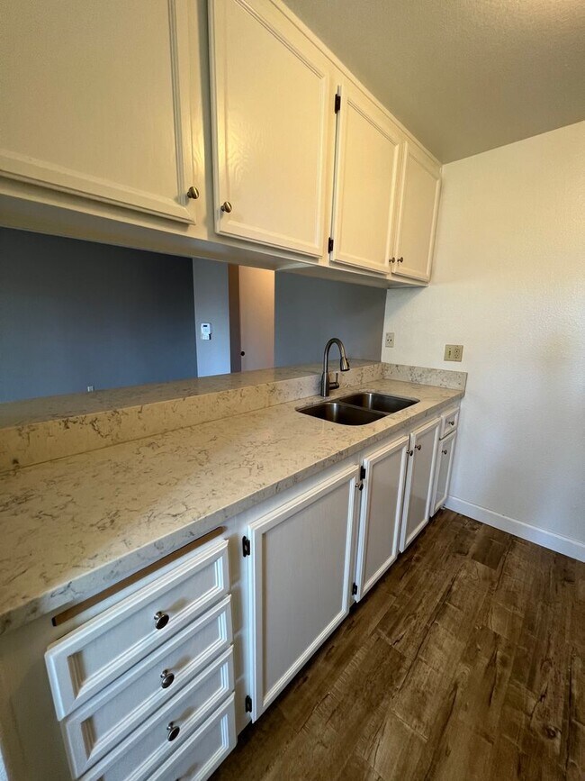 One Bedroom Condo In The Heart of UTC! - One Bedroom Condo In The Heart of UTC!