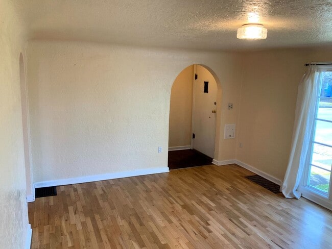 Photo - 4 Bedroom, 1.5 Bath House Unidad 1771 Lawrence Street