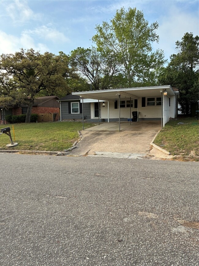 Photo - 810 Pecan St
