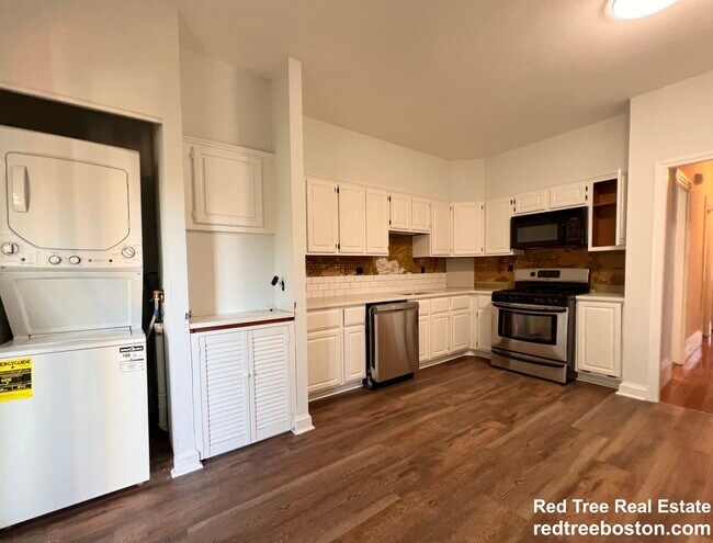 401 E 7th St Unit 3