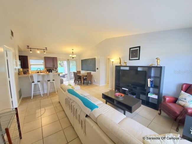 Photo - 1384 39th St