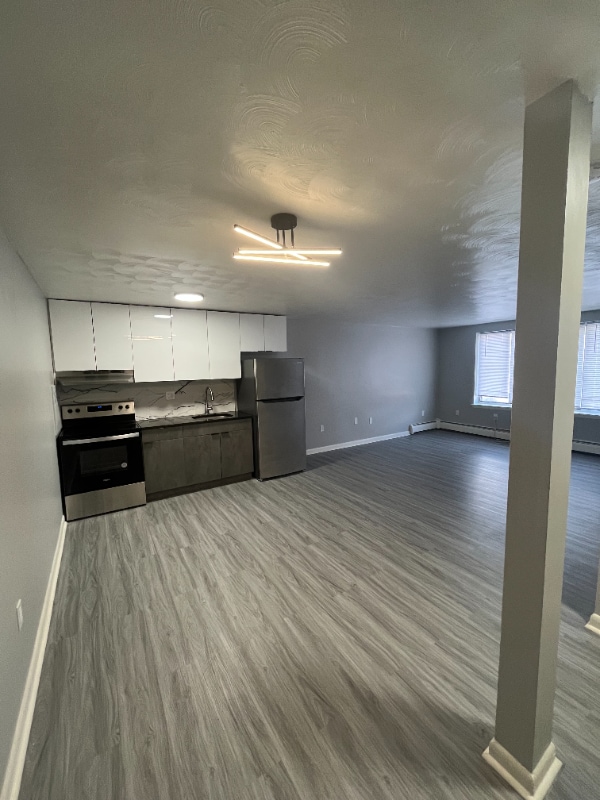 Building Photo - 31 Gillett St Rental