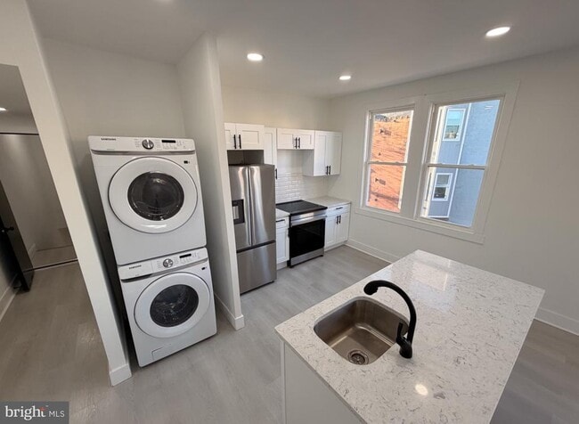 Building Photo - 1621 N 33rd St Unit 3