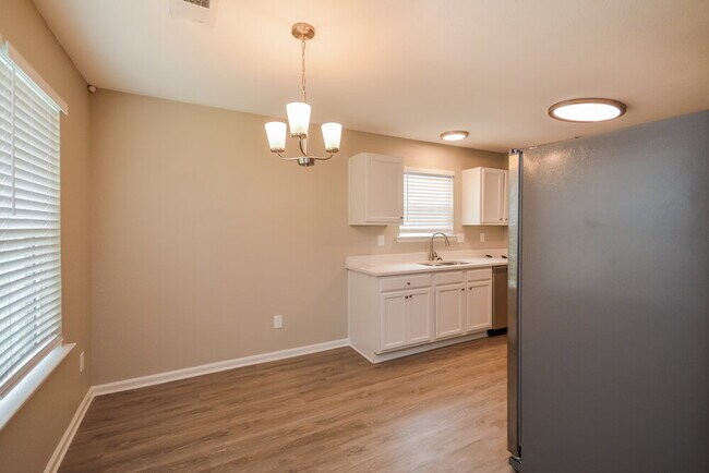 Photo - 150 Creek Way