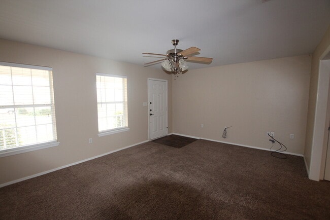 Photo - Spacious 3 Bedroom in Whitehouse!