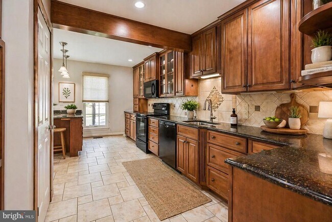 Photo - 9929 Hemlock Woods Ln