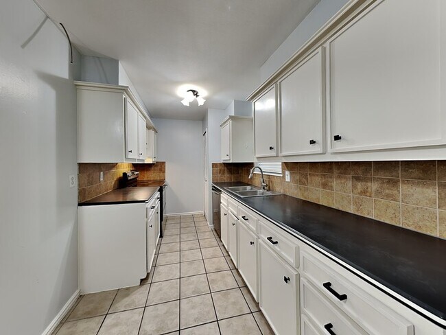 Photo - 1913 Briarwood Dr