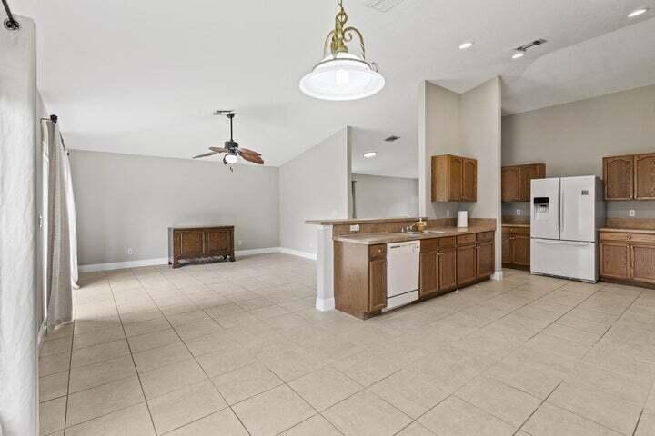 Photo - 2134 SW Savage Blvd