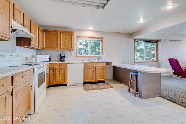 348 Edmonds St Unit upper