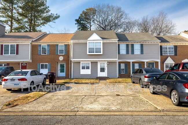 Photo - 815 Montrose Ct