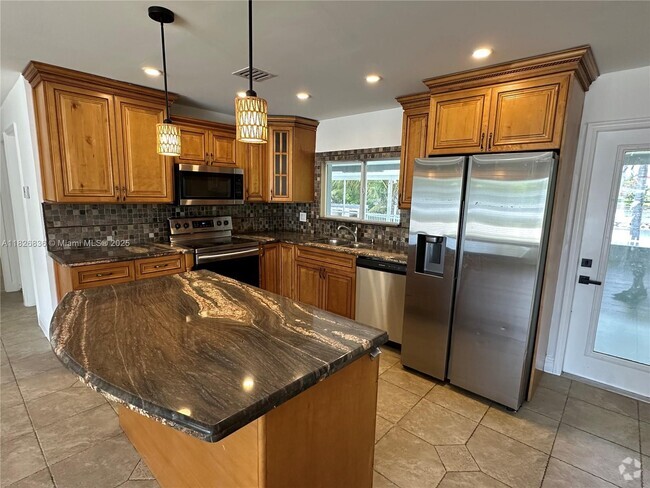 Building Photo - 4830 SW 41st Ave Rental