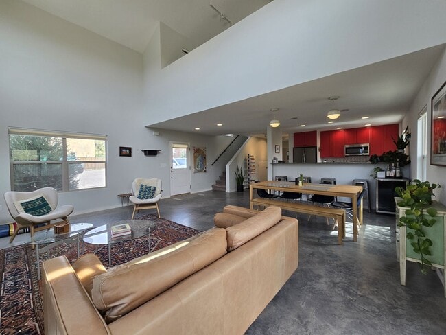 Photo - 2180 W Alameda St