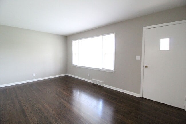 Photo - 3 Bedroom 1 Bath Home In Overland Park