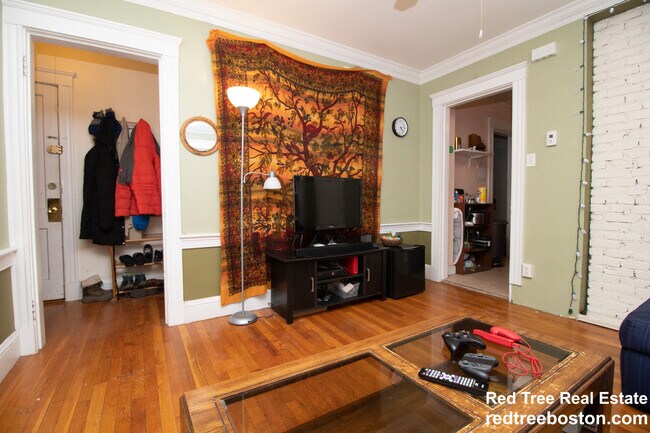 14 Lourdes Ave Unit 2