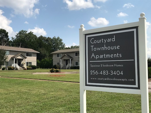 Courtyard Townhouse Apartments - Courtyard Townhouse Apartments