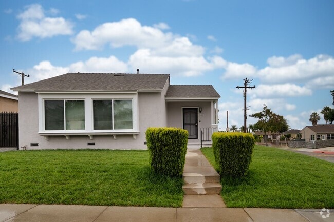 Building Photo - Charming 3 Bedrooms 2 Bathrooms Home $4,00...