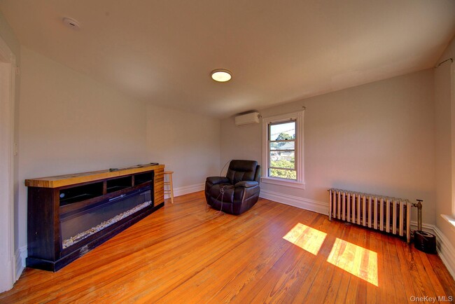 Photo - 1250 Woodfield Rd Unit 2