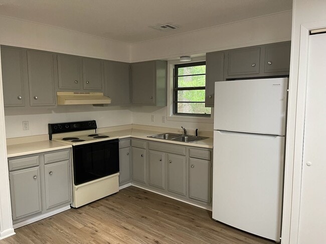 Photo - Cutie and move-in ready