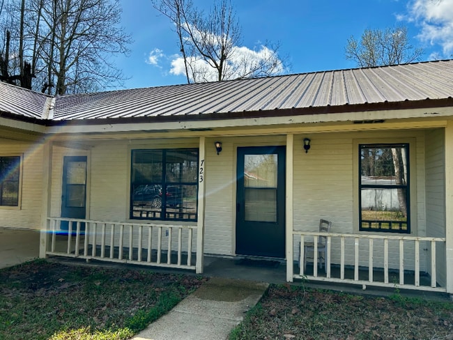 Photo - 723 Bearling St