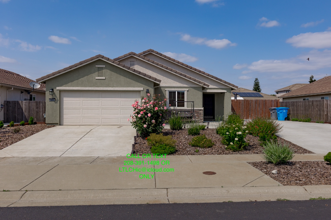 Photo - 1385 Deerwood St