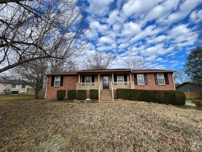 Building Photo - Charming 3BR/2BA Home: New Flooring, Spaci...