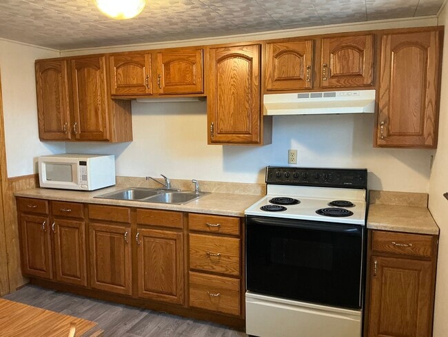 Building Photo - 10 SW 16th St Unit 12 Rental