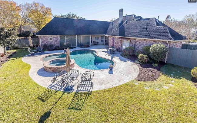 Vista del patio trasero 2 - 10557 Sweetbrook Ave