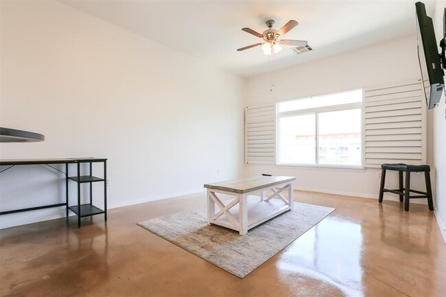 Building Photo - 910 W 25th St Unit 509 Rental