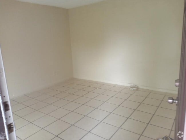 Building Photo - 8015 N 13th St Unit Tampa Rental