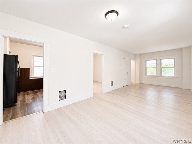 Photo - 165 Dearborn St