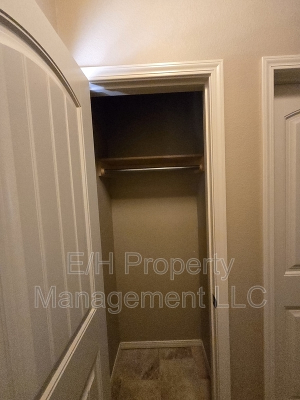 Photo - 2146 N Woodlawn Blvd