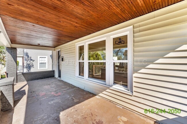 Photo - STUNNING REMODEL!!! Extremely Spacious 3 Bedroom (Extra Room) Home!! SECTION 8 APPROVED! (Handica...