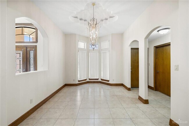 Photo - 19 New Orleans Cir