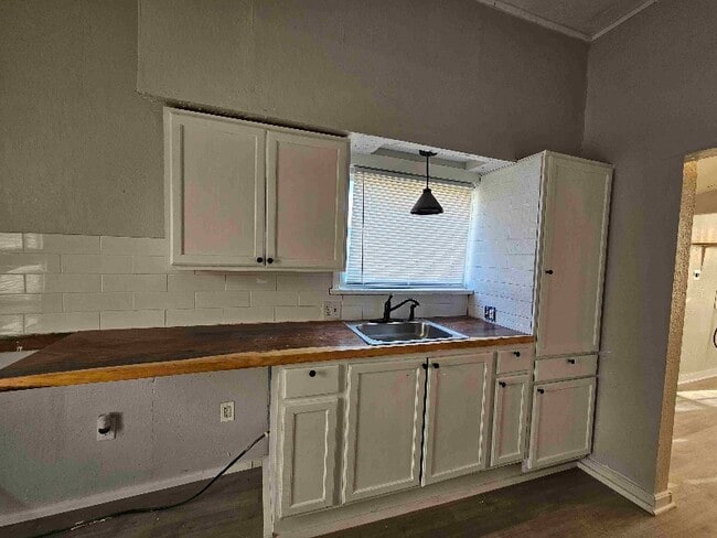 Photo - 315 W 9th Ave