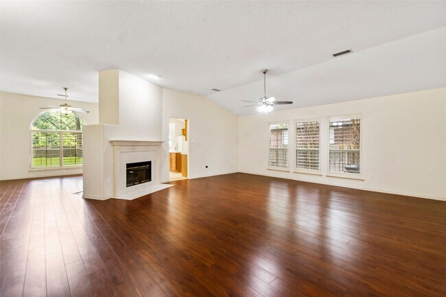 Photo - 206 N Dreamweaver Cir