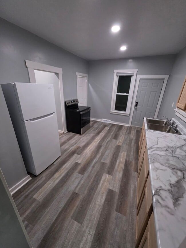 Photo - 1344 Oakes St Unit 1344