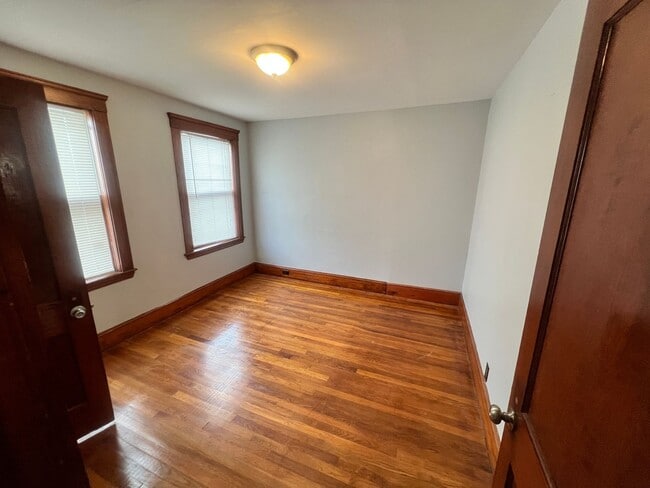 Building Photo - Oded Kadosh - Saxton Street Unit 1 Rental